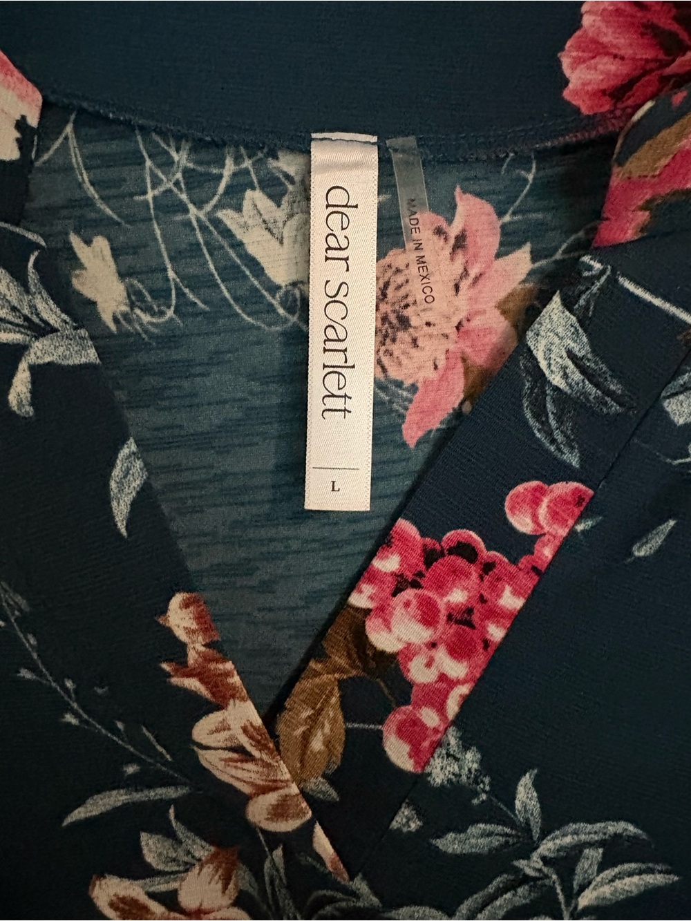 Dear Scarlett Lush Floral V-Neck Women’s Top - Teal with Pink Floral Sz L - Picture 8 of 8